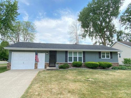 2156 King James Dr, Green Bay, WI 54304-1828