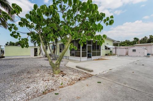 4995 Curlew Dr, Saint James City FL  33956-2826 exterior