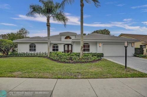 2830 Sabalwood Ct, Delray Beach FL  33445-7153 exterior