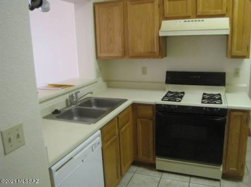 3385 Crown Dancer Dr, Tucson, AZ 85730-1686