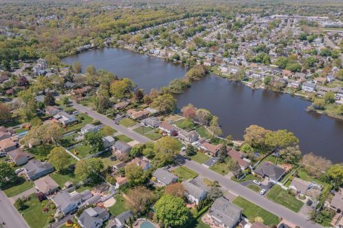 50 Arbour St, West Islip NY  11795-1015 exterior