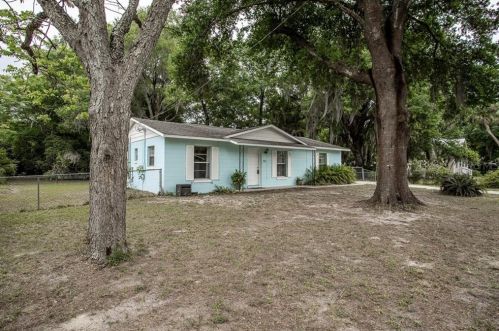80 Orange Ave, Umatilla, FL 32784-9323