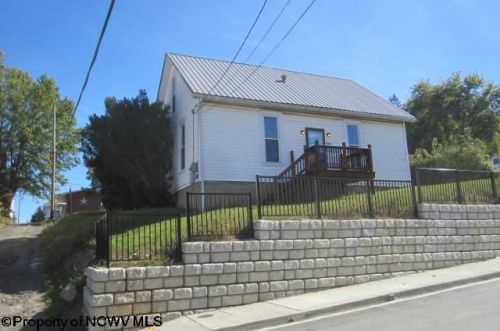 80 Charles St, Owings, WV 26431-1100