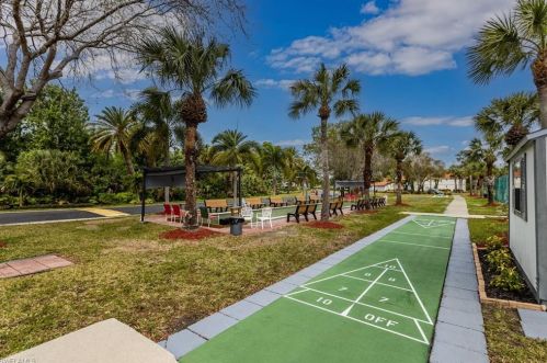 655 Luisa Ln, Naples FL  34104-9430 exterior