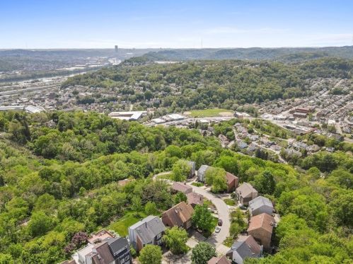 48 Bethany Dr, Pittsburgh, PA 15215-1208