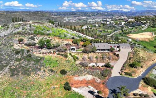 30419 Canyon Estates Rd, Vista CA  92084-1043 exterior