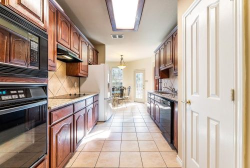 6017 Portridge Dr, Fort Worth, TX 76135-1822