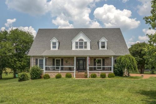 4041 Foxfield Dr, Columbia, TN 38401-8416
