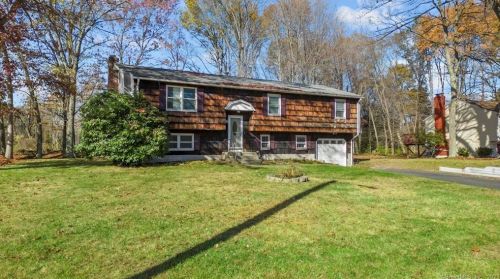 46 Linwood Dr, Bloomfield CT  06002-1717 exterior