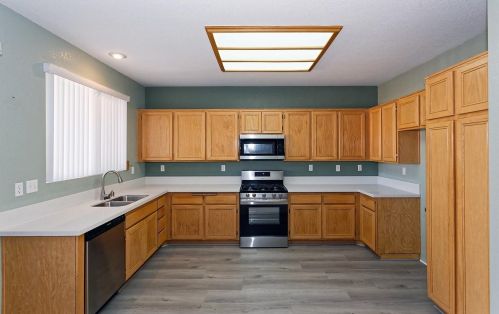 12830 Millbank Way, Victorville, CA 92392-8057