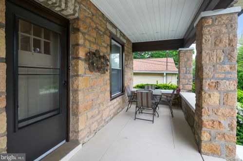 2828 Old Welsh Rd, Willow Grove PA  19090-3936 exterior