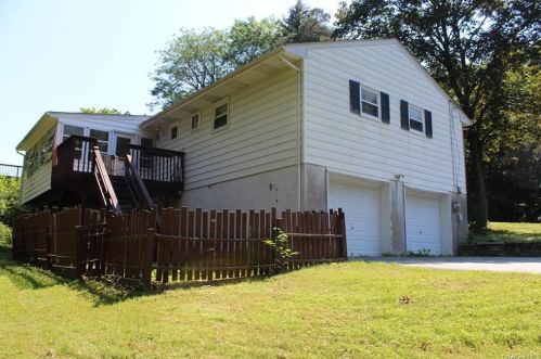 31 Woodland Rd, Highland Mills NY  10930-2948 exterior