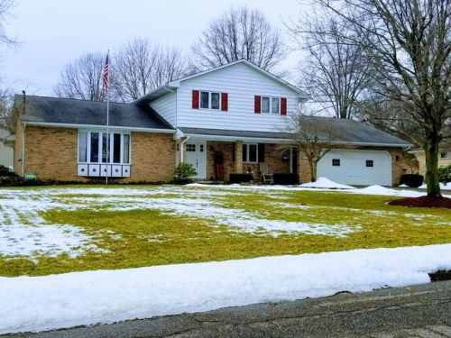 8317 Chesterton Dr, Youngstown, OH 44514-2933