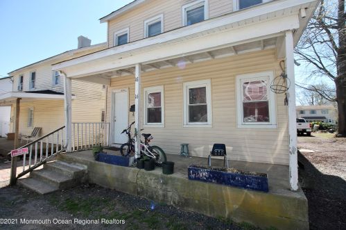 16 Clinton St, East Freehold, NJ 07728-2116