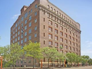900 Farnam St, Omaha NE  68102-5004 exterior