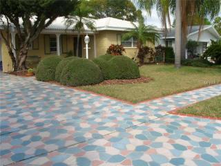 11195 66th Ter, Largo, FL 33772-6241