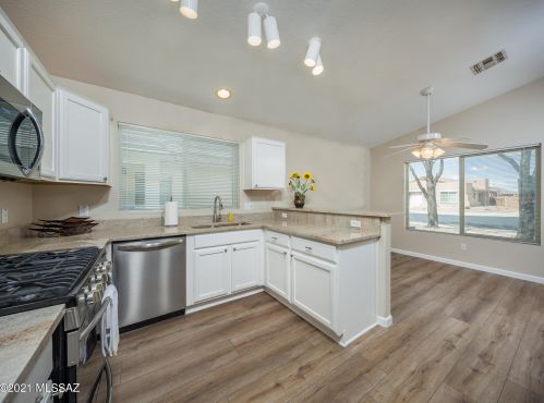 7915 Sacramento Hill Dr, Tucson, AZ 85743-7502