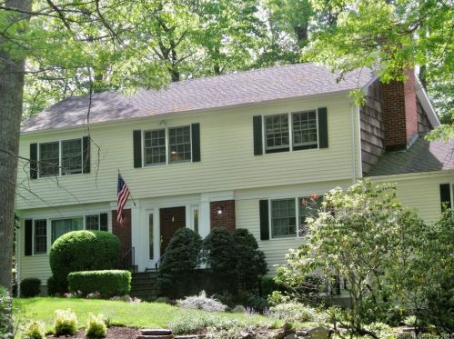 136 Breezy Hill Rd, Stamford, CT 06903-1227
