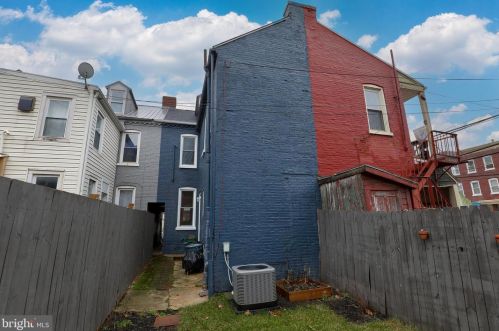877 Prince St, Lancaster PA  17603-5811 exterior
