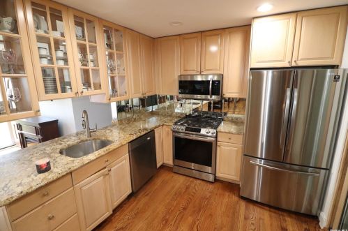 590 Outlook Ave, Babylon, NY 11704-4402