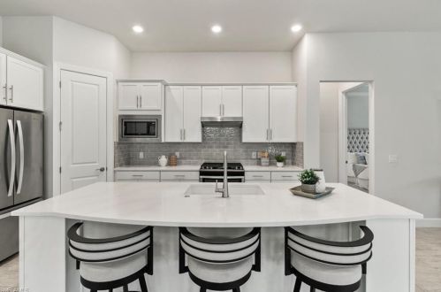 2754 Aviamar Cir, Naples FL 34114-0097 exterior