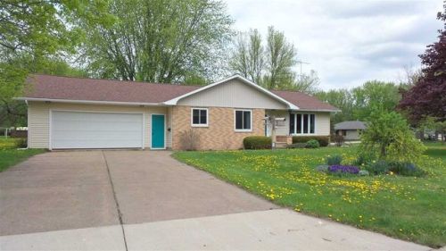 104 Cedar St, Abbotsford, WI 54405-9553