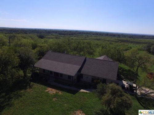 5719 Woelke Rd, Seguin, TX 78155-9423
