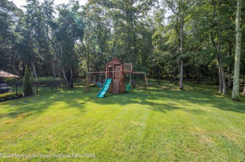 9 Maxim Ct, Jackson Twp NJ 08527-3893 exterior