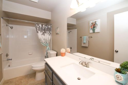 118 Oakmeade Ct, Vacaville CA exterior