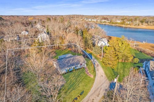 635 Strohson Rd, Nassau Point, NY 11935-2163