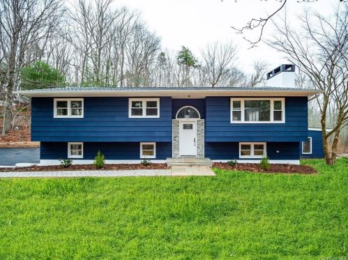 155 Kitchawan Rd, Scotts Corners, NY 10576-1317