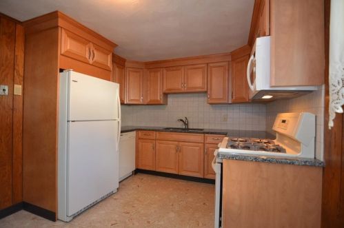 46 Peach Hl Ave, North Providence RI  02911-1924 exterior
