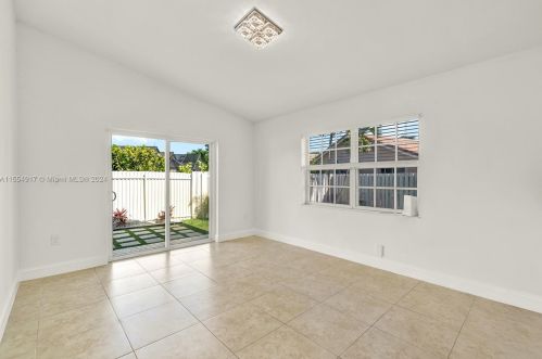 555 177th Ave, Hollywood FL  33029-4004 exterior