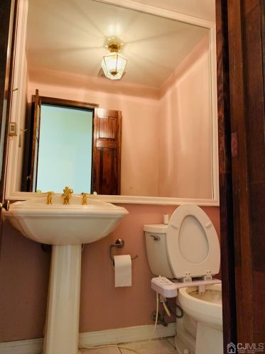 3 Highview Dr, Woodbridge NJ  07095-3905 exterior