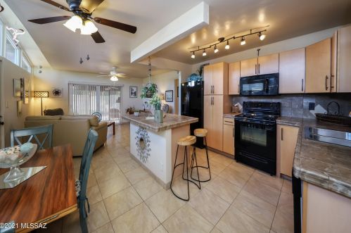 7902 Hayne Pl, Tucson, AZ 85710-4211