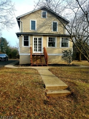 80 Fifth St, Flagtown, NJ 08821-1004