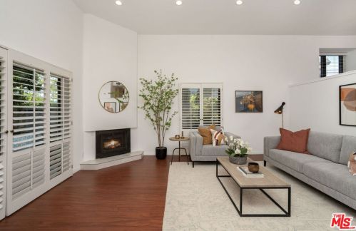 15239 Magnolia Blvd, Van Nuys, CA 91403-1149