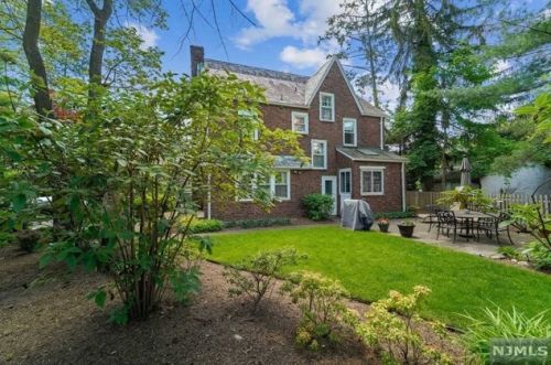 206 Melrose Pl, Ridgewood NJ  07450-4122 exterior