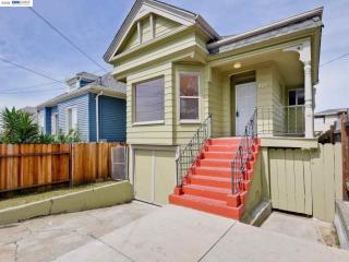 2227 Inyo Ave, Oakland, CA 94601-1221