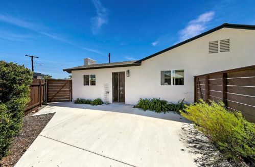 5702 Bakewell St, San Diego CA 92117-4044 exterior