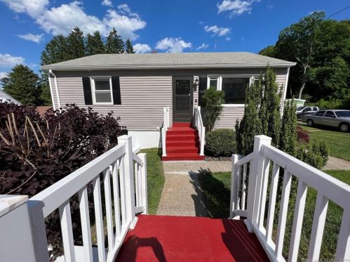 41 Holly St, Waterbury, CT 06706-2709