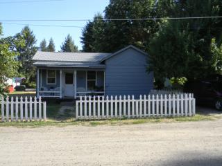 1927 25th Ave, Spokane WA  99203-3811 exterior