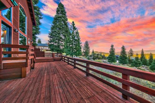 13289 Ski Slope Way, Truckee CA  96161-7082 exterior