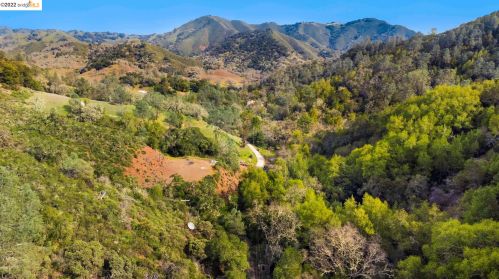 15805 Uvas Rd, Morgan Hill CA 95037-9495 exterior