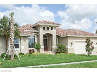 330 Hazelcrest St, Marco Island, FL 34145-5230