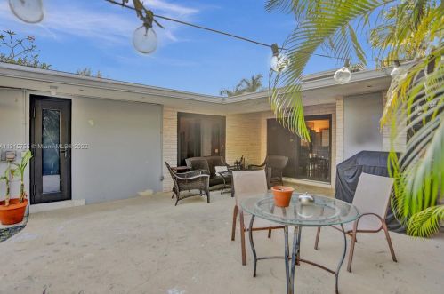 2003 37th Ave, Hollywood FL  33021-4320 exterior