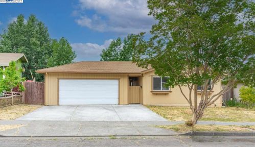 1835 Cooper Dr, Santa Rosa, CA 95404-5630