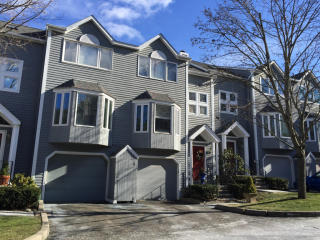 8 4th St, Danbury, CT 06810-5733