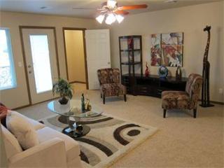 525 Stone Pointe Dr, Manhattan KS  66503-0428 exterior