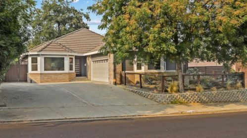 321 La Loma Ave, Modesto CA  95354-1329 exterior